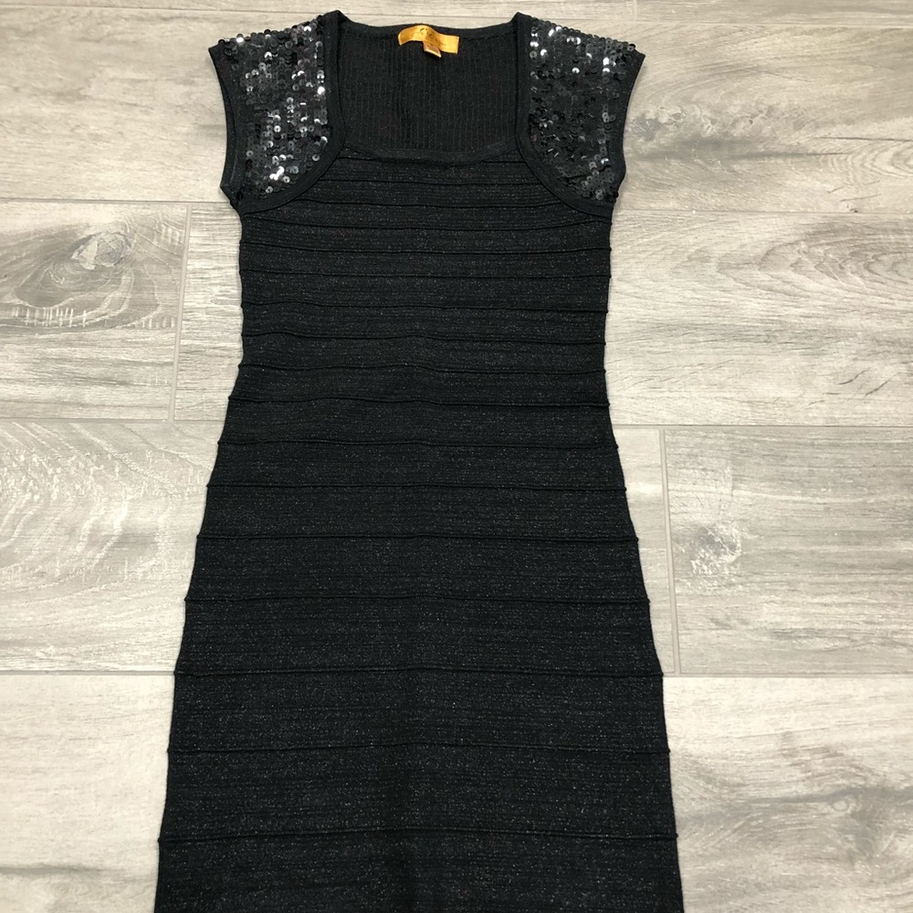 Juniors black metallic dress with sequin - S